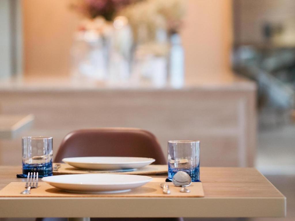Clef Hotel Bangkok Bagian luar foto